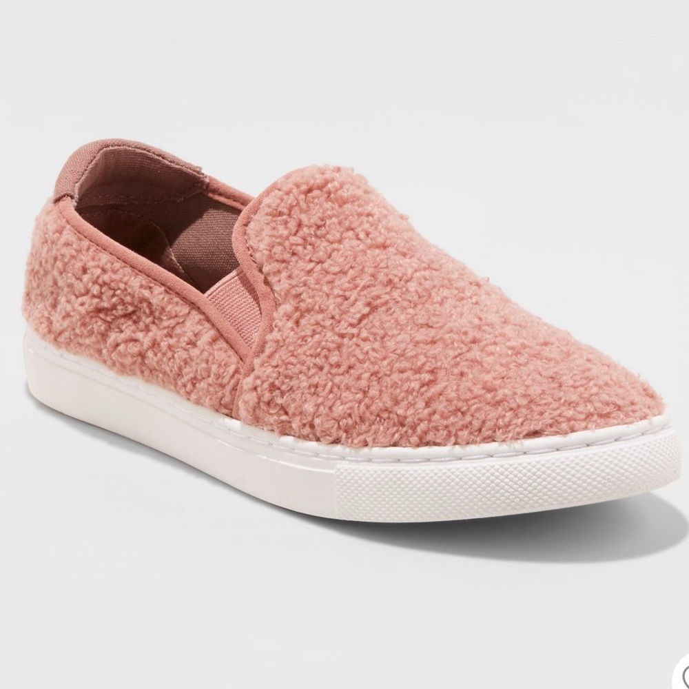 NEW pink fuzzy sneakers! 🦄👍